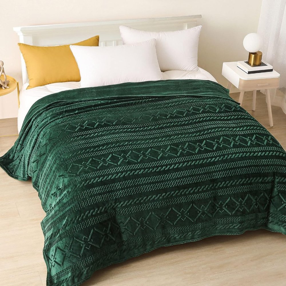 King Size Pine Green Bed Textured Pattern Forest Soft Velvety Velour Blanket New